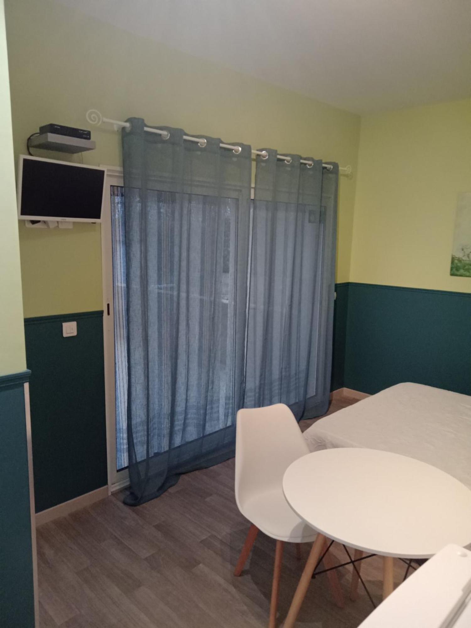 Chez Lulu Hotel Saint-Saturnin-les-Apt Luaran gambar
